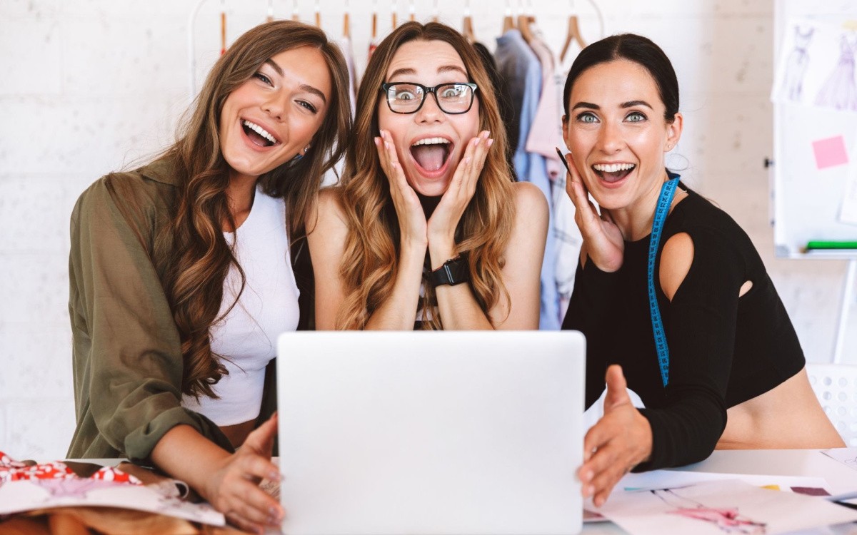 4 Tips for Maintaining Professional Appearances While Dressing ... Guidelines For Dressing In A Professional Environment