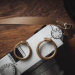 How does the value of antique jewellery get determined?