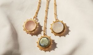 What are the benefits of wearing gemstone jewellery daily?